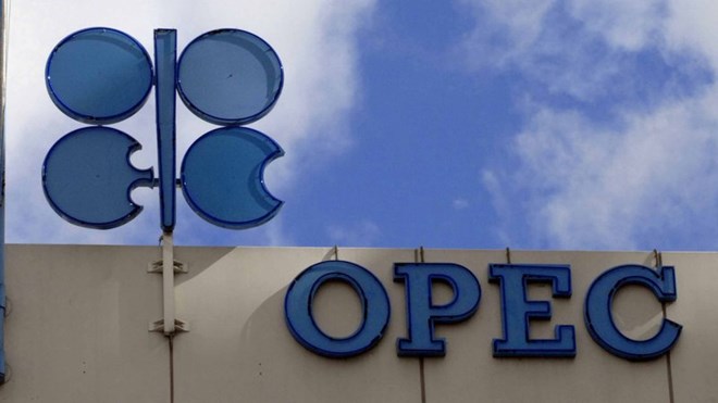 Các nước xuất khẩu dầu trong và ngoài OPEC gia hạn cắt giảm sản lượng